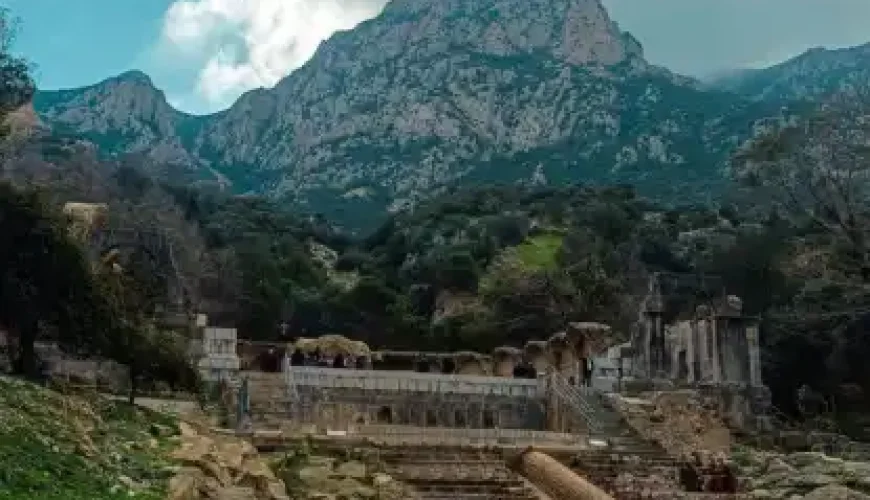 Vue sur les montagnes de Zaghouan avec un ancien temple romain