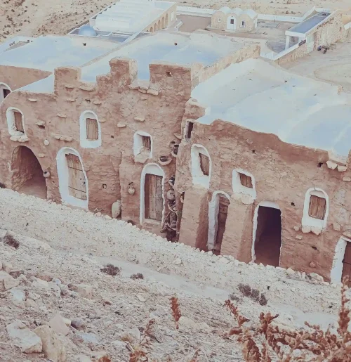 Vue panoramique de Tataouine, une destination saharienne idéale pour une excursion en Tunisie